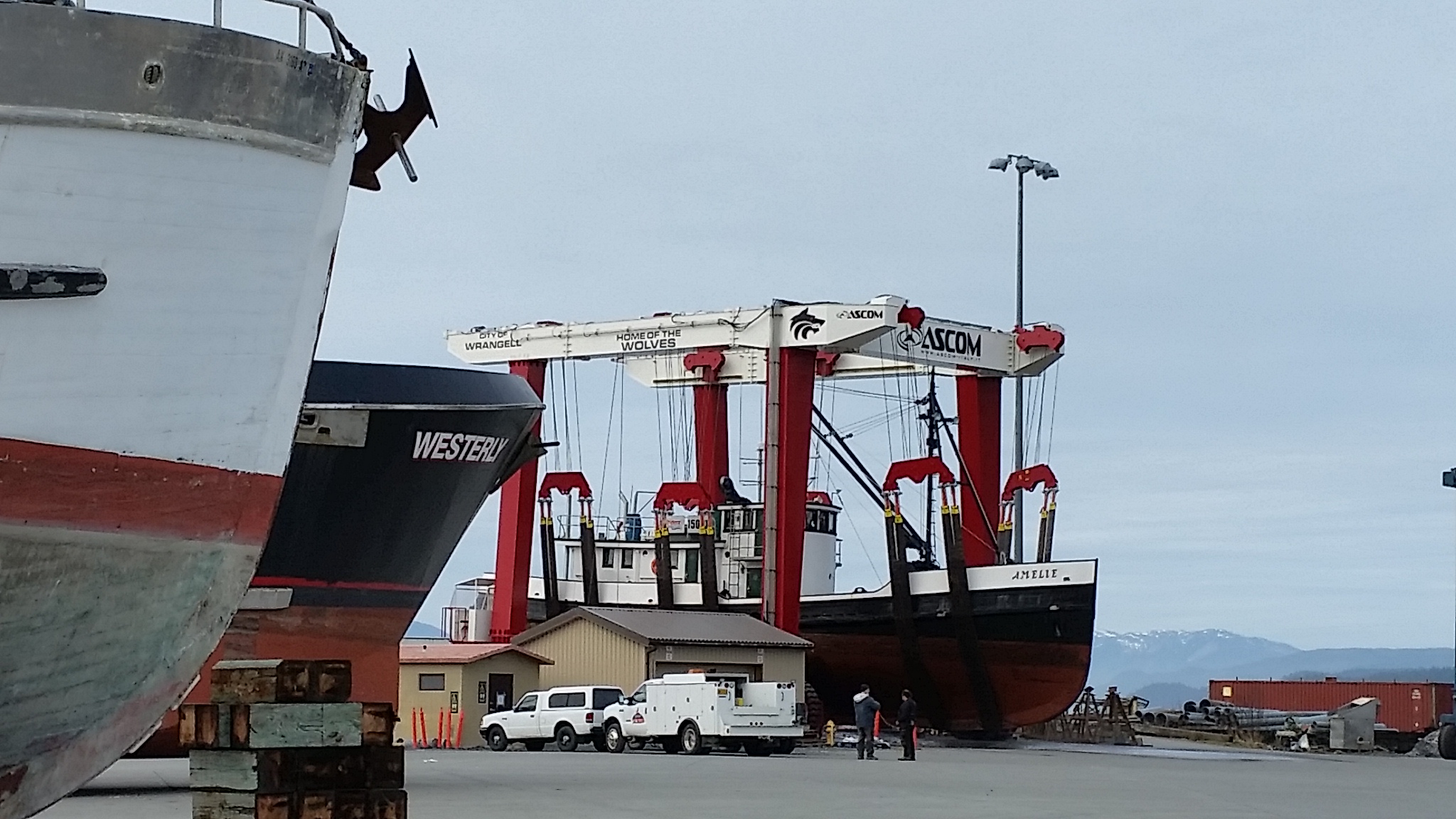 Marine Service Center Boat yard and Travel Lifts 